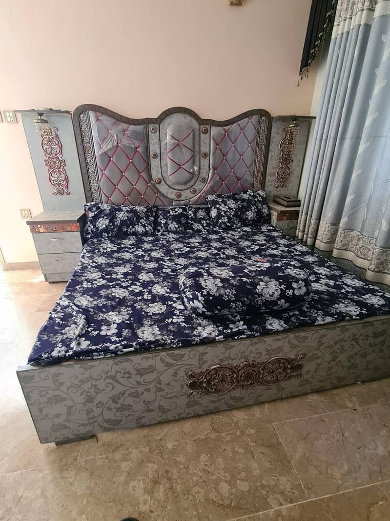 bed 2 side table devider almari 3 pally shokes 2