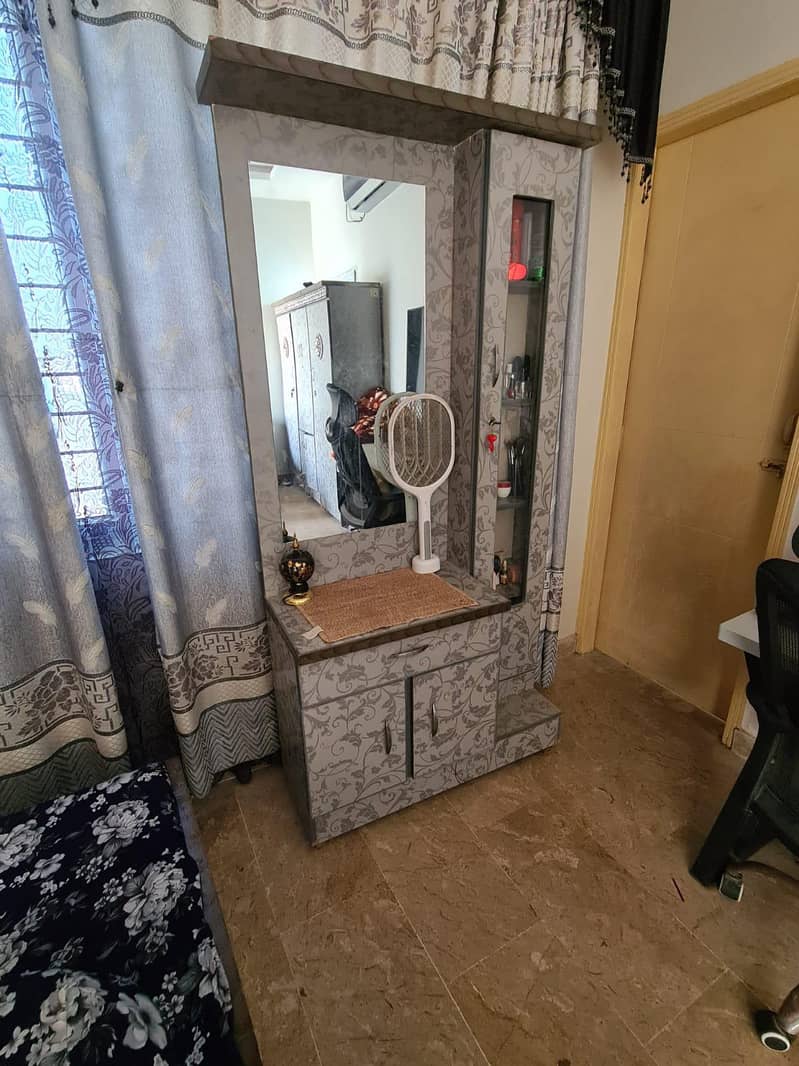bed 2 side table devider almari 3 pally shokes 3