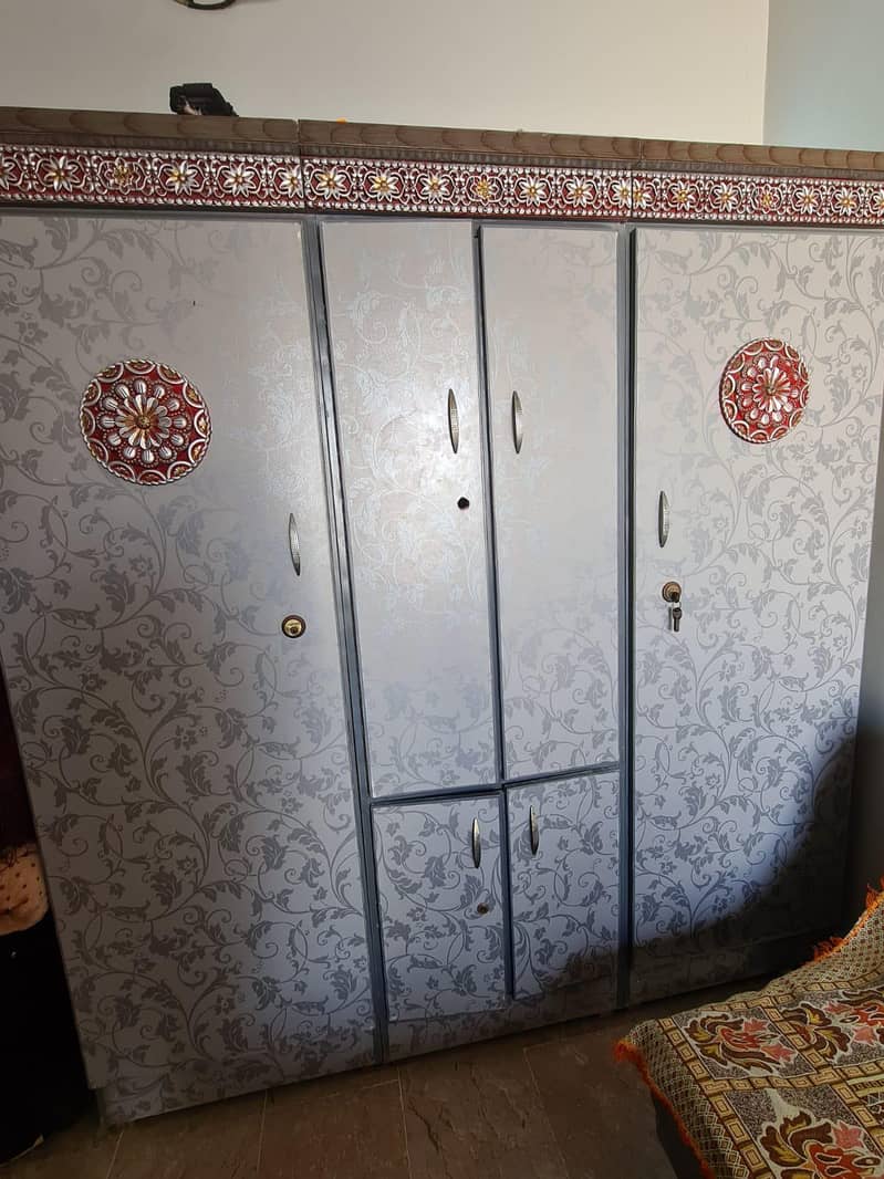 bed 2 side table devider almari 3 pally shokes 4