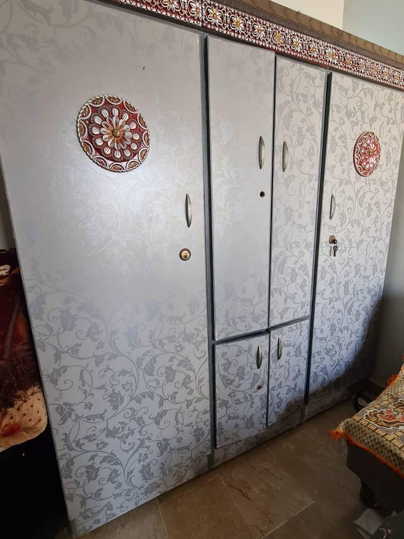 bed 2 side table devider almari 3 pally shokes 6