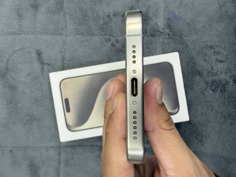 Apple iPhone 15 Pro Max 2