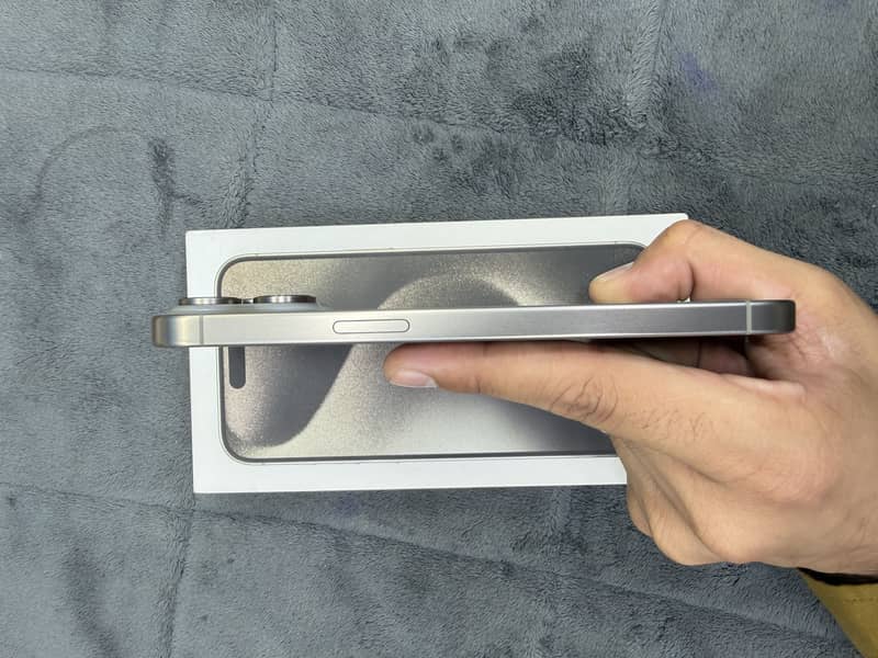 Apple iPhone 15 Pro Max 3