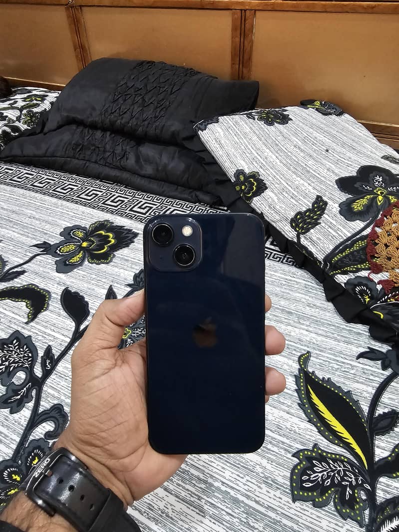 Apple iPhone 13 4