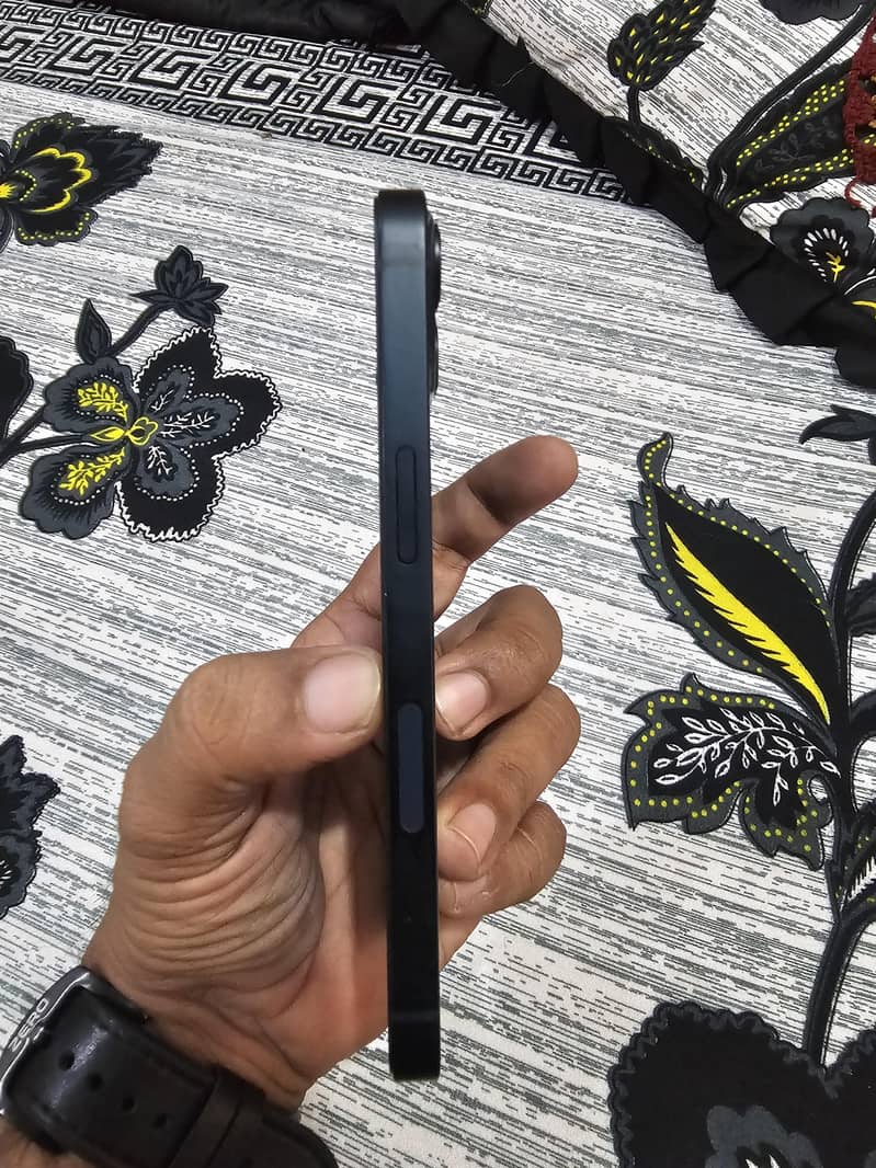 Apple iPhone 13 5