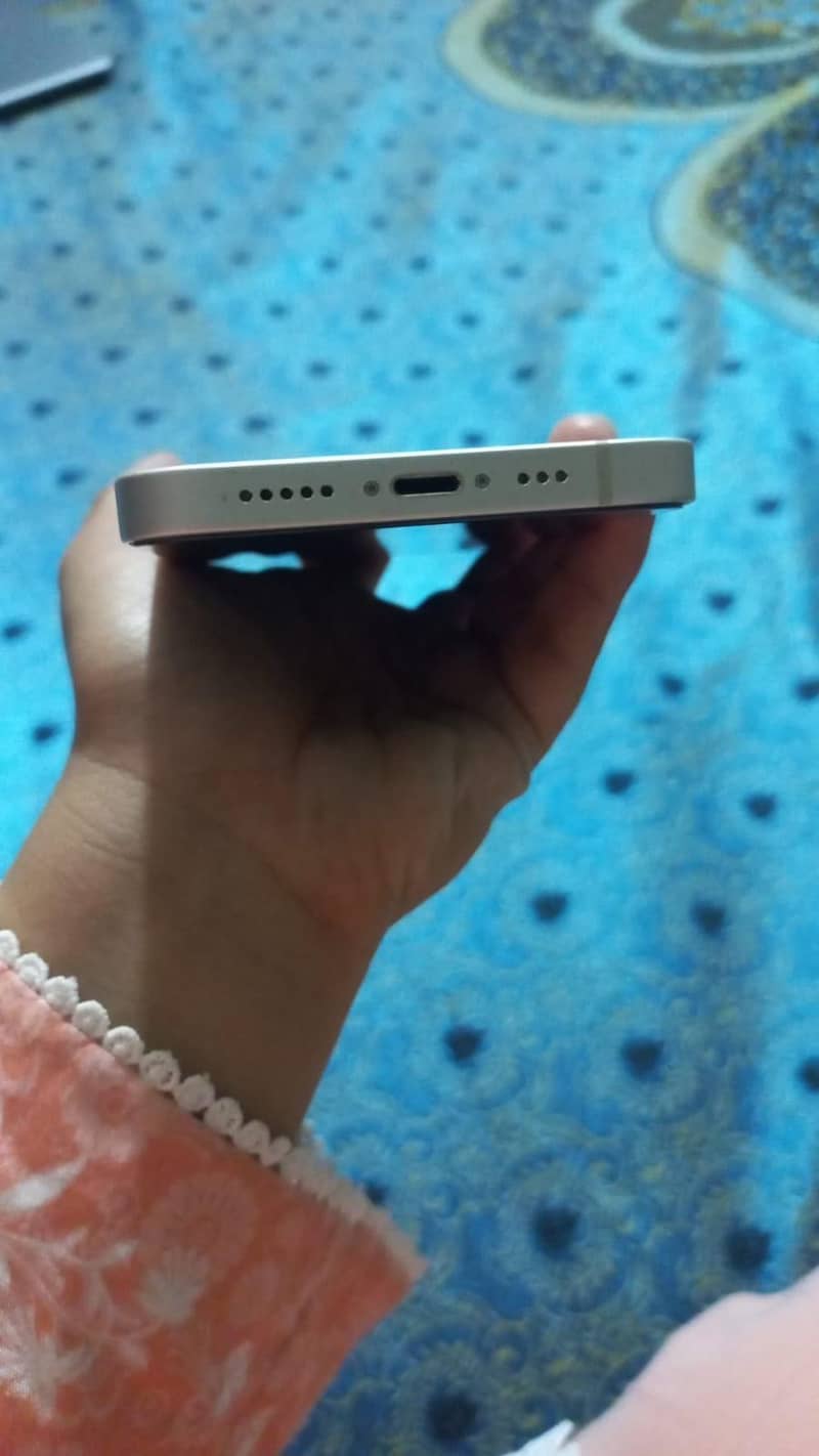 Apple iPhone 13 2