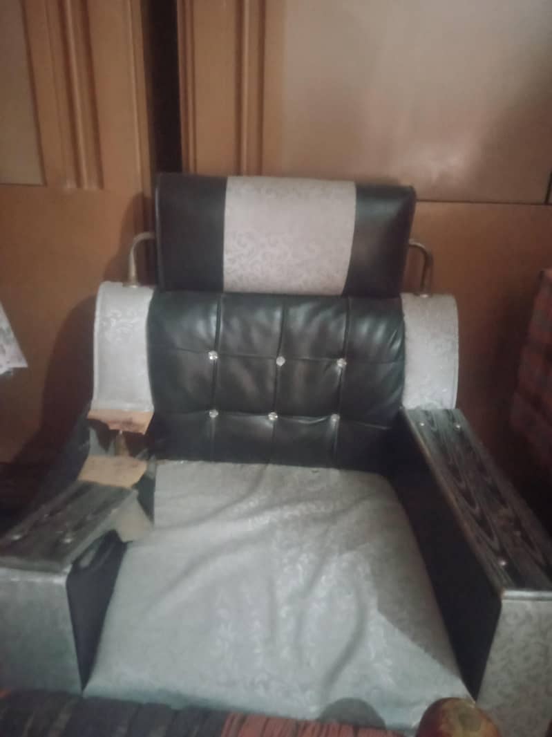 5 seater sofa 0