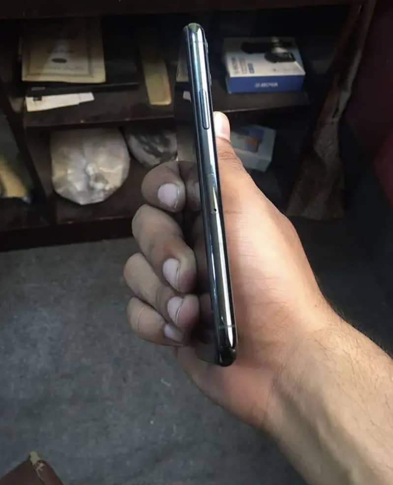 Apple iPhone 11 Pro 0