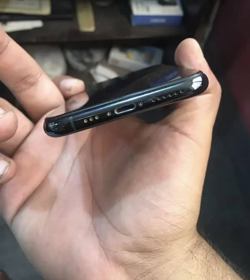 Apple iPhone 11 Pro 1