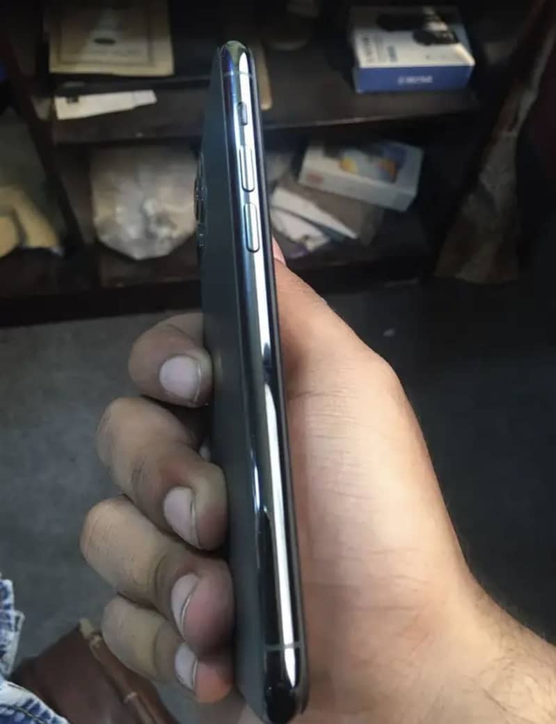 Apple iPhone 11 Pro 2