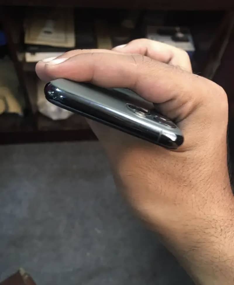 Apple iPhone 11 Pro 3