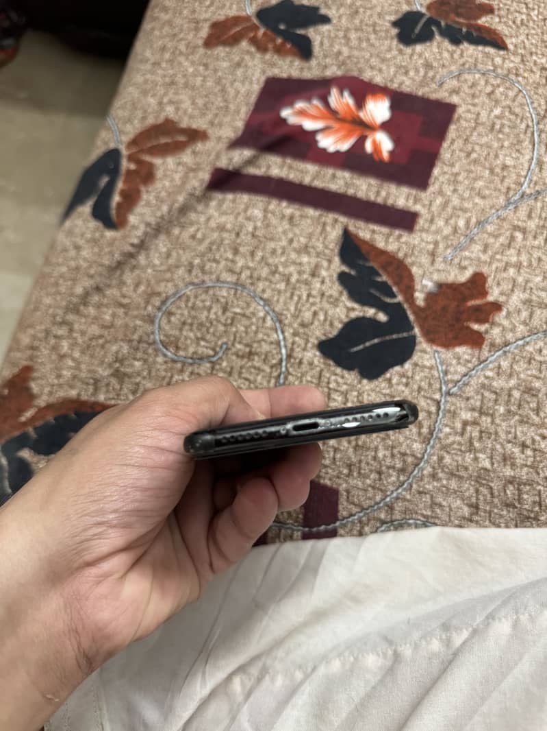 Apple iPhone X 3