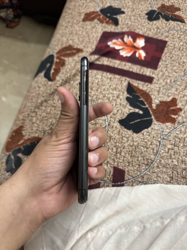 Apple iPhone X 4