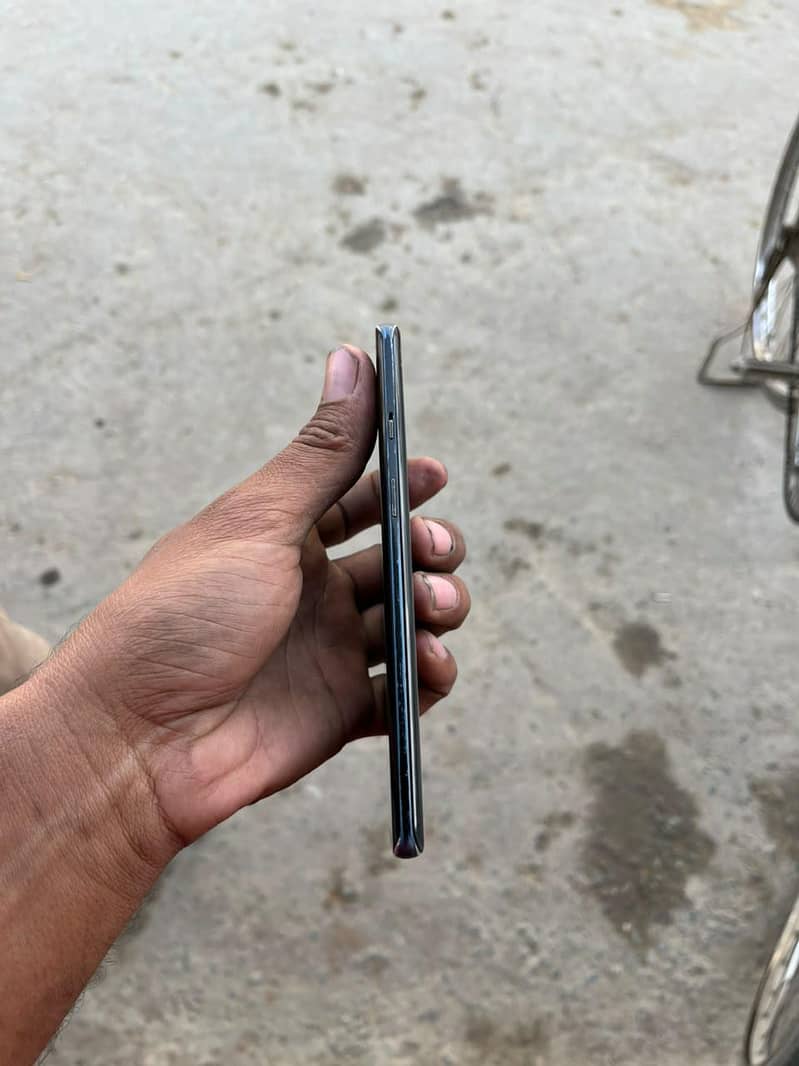 One Plus 8 (5G) 8/128 1