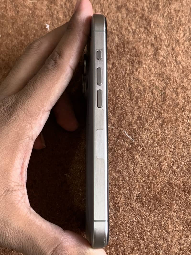 Apple iPhone 15 Pro 3