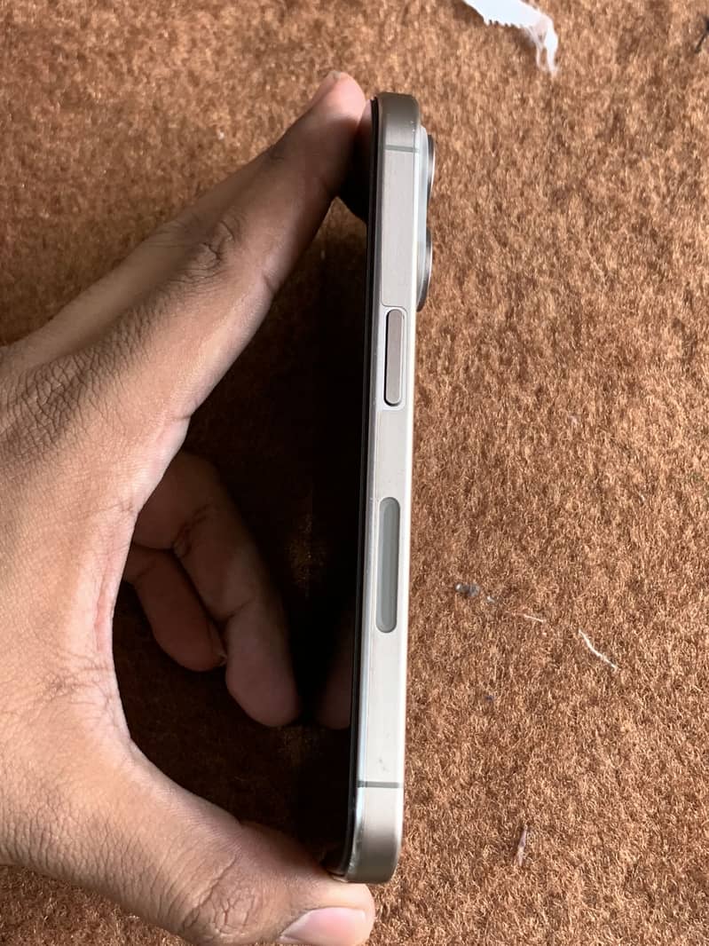Apple iPhone 15 Pro 6