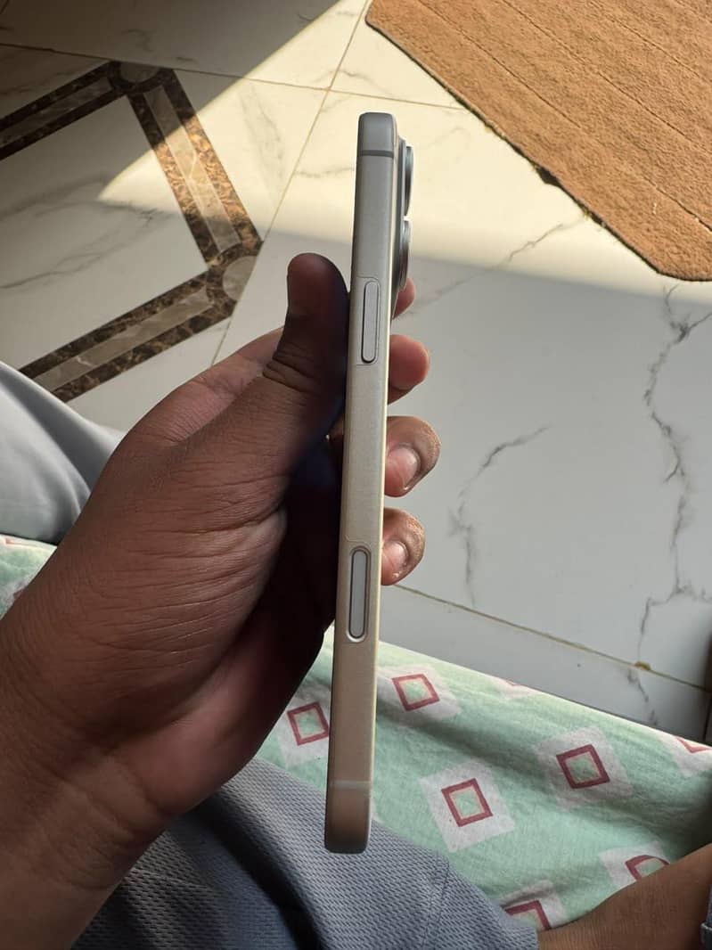 Apple iPhone 17 Pro Max 6
