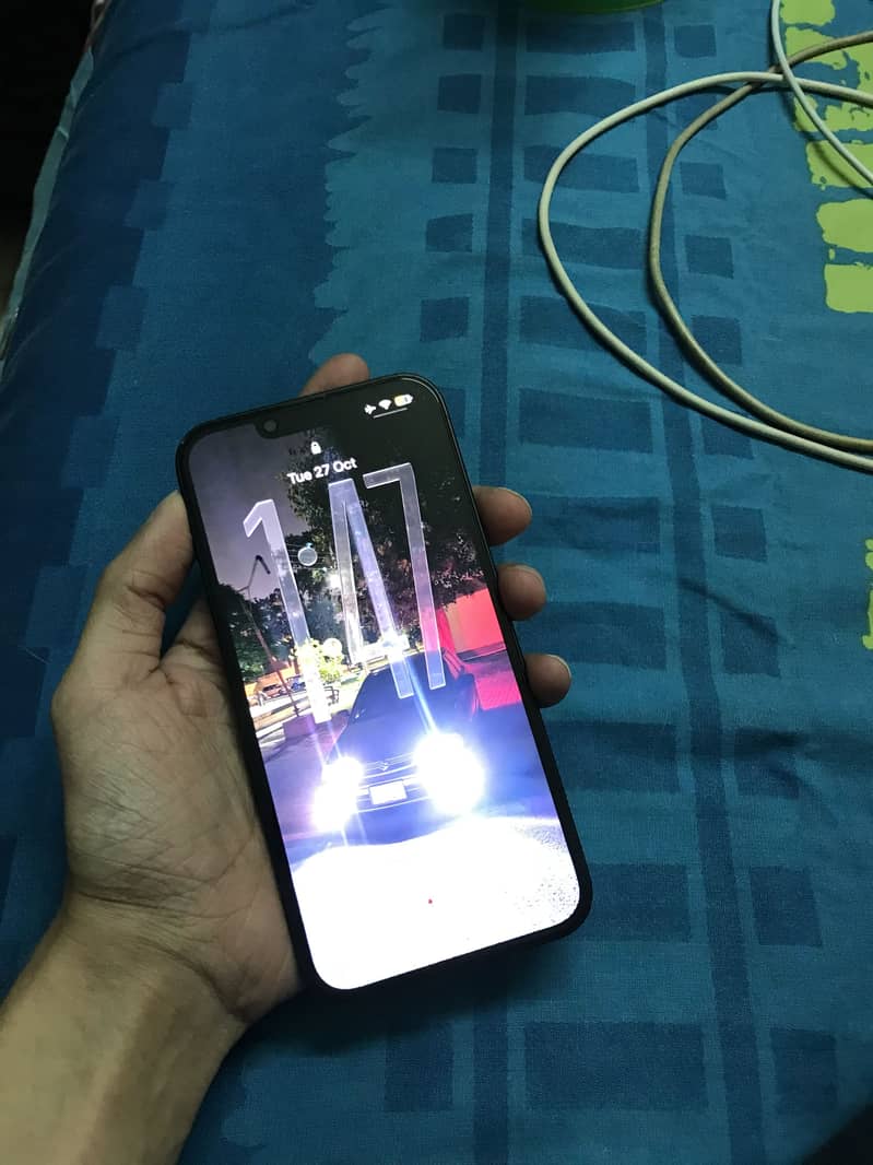 Apple iPhone 13 4