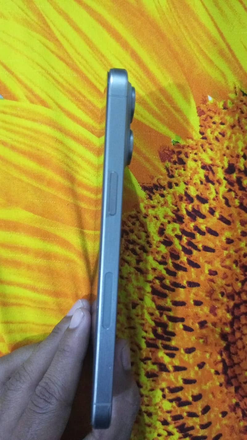 Apple iPhone 15 Pro Max 1