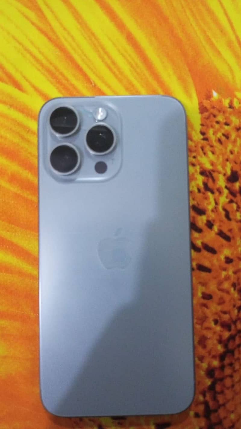 Apple iPhone 15 Pro Max 4