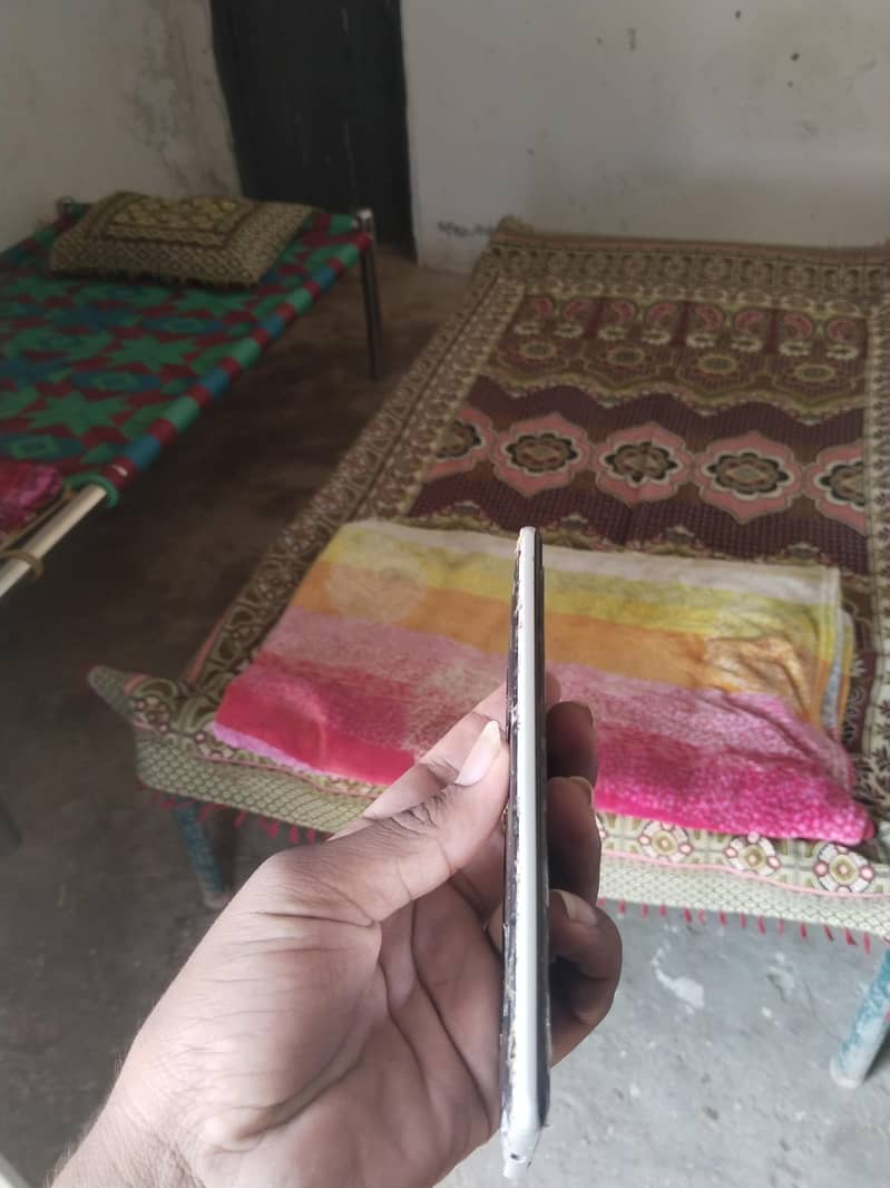 Sony XZ3 6