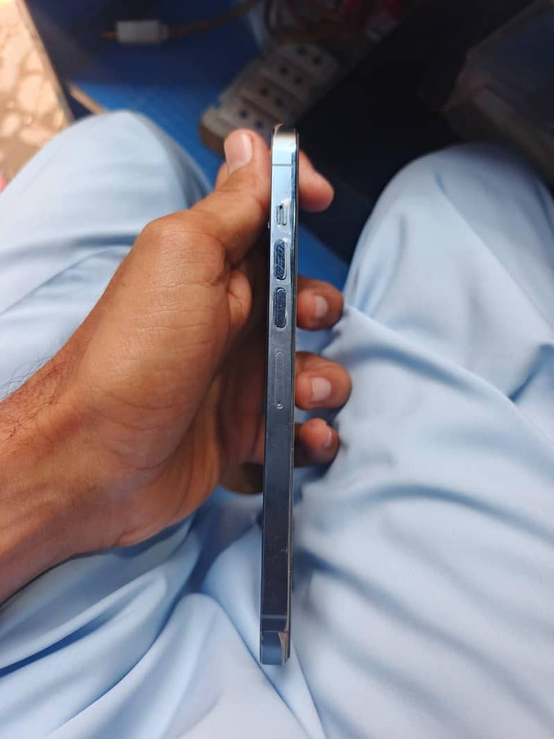 Apple iPhone 13 Pro Max 2