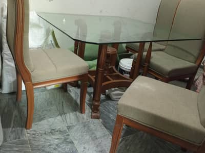 6 chairs 1 glas table