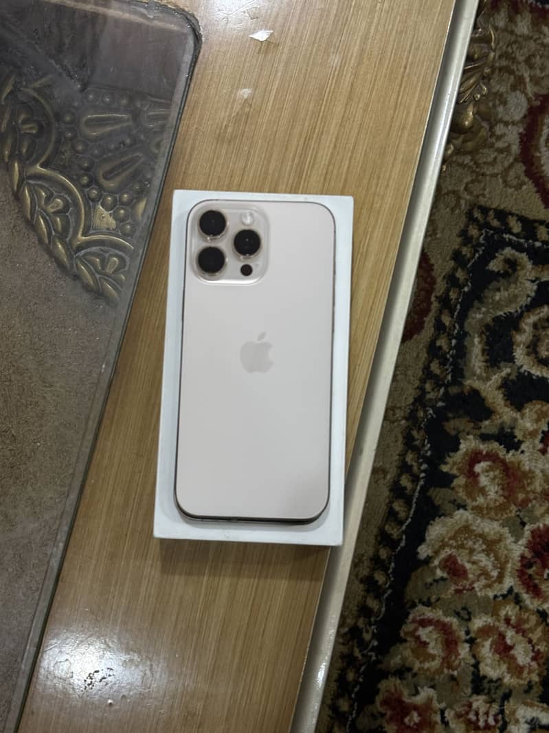 Apple iPhone 16 Pro Max 4