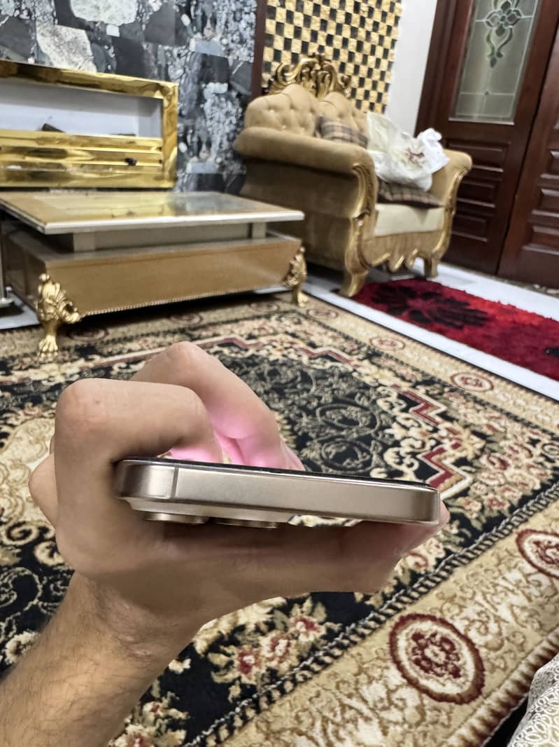Apple iPhone 16 Pro Max 5