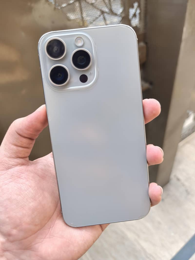 Apple iPhone 15 Pro Max 0