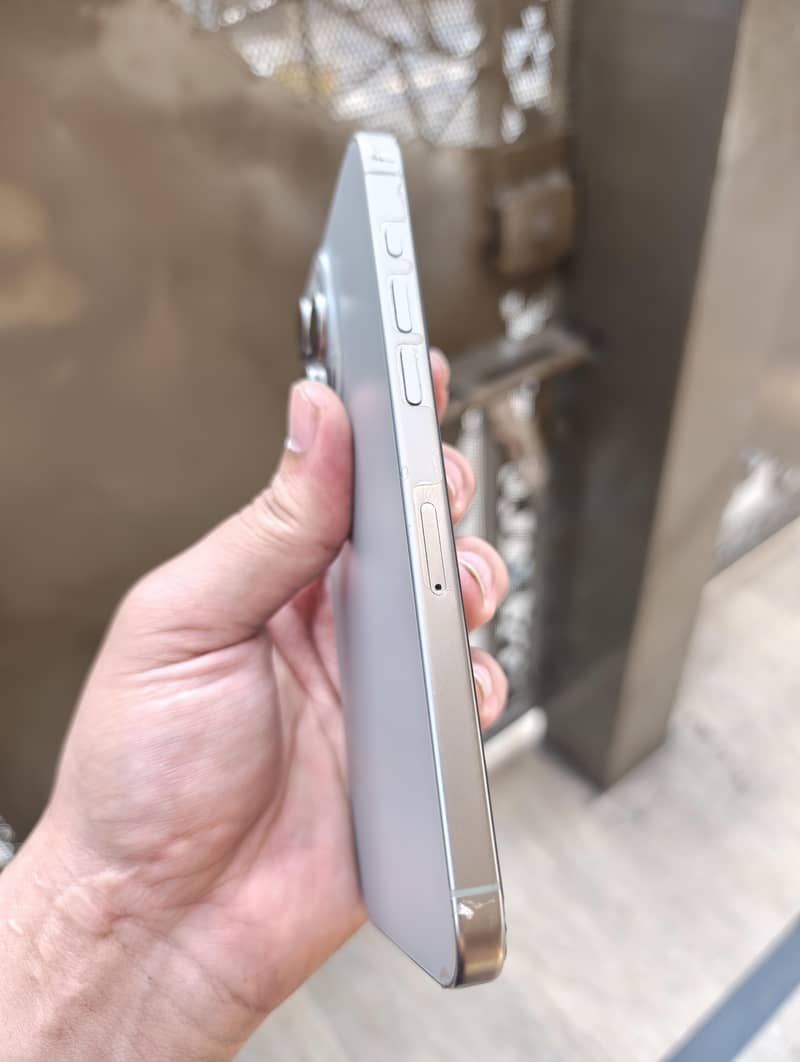 Apple iPhone 15 Pro Max 5