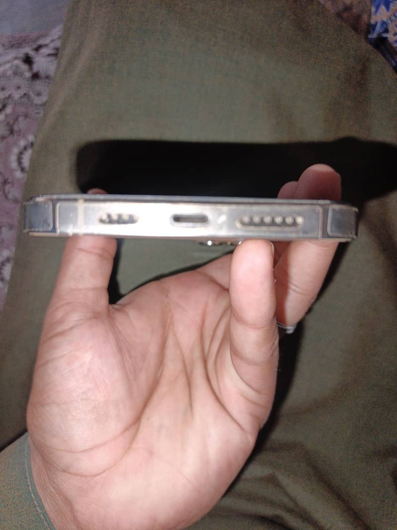 Apple iPhone 13 Pro Max 4
