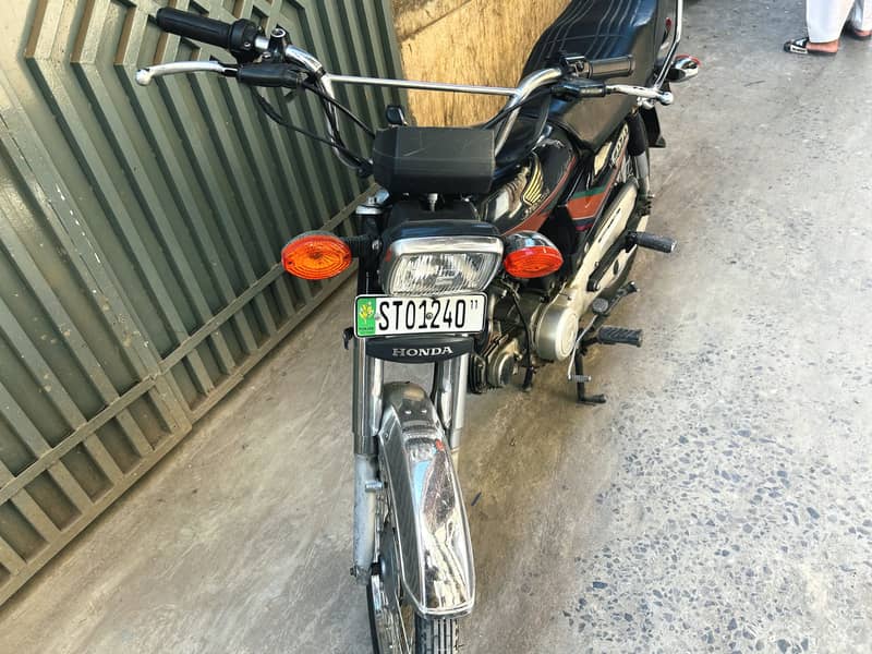 Honda CD70 9