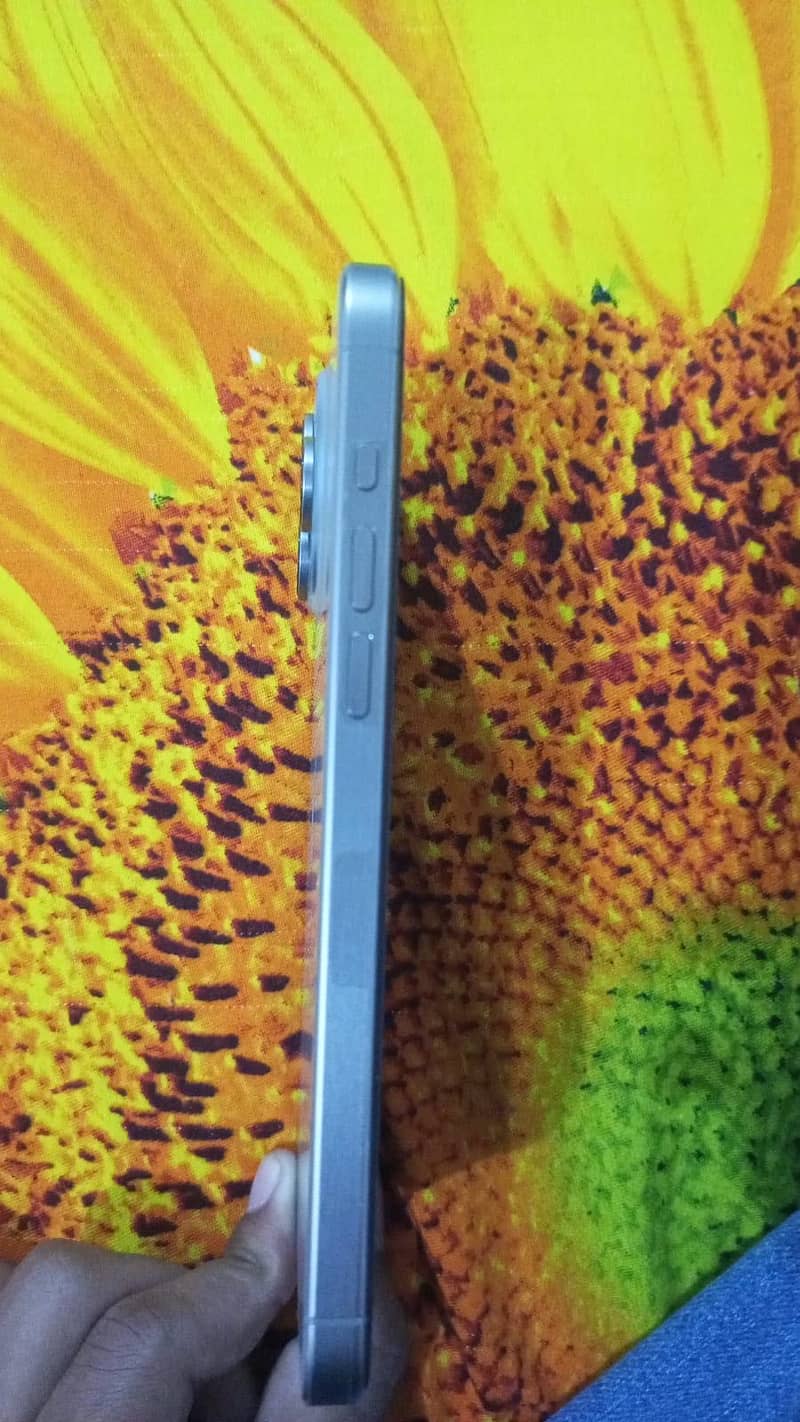 Apple iPhone 15 Pro Max 4