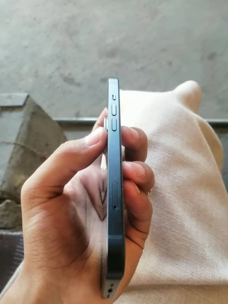 Apple iPhone 13 1