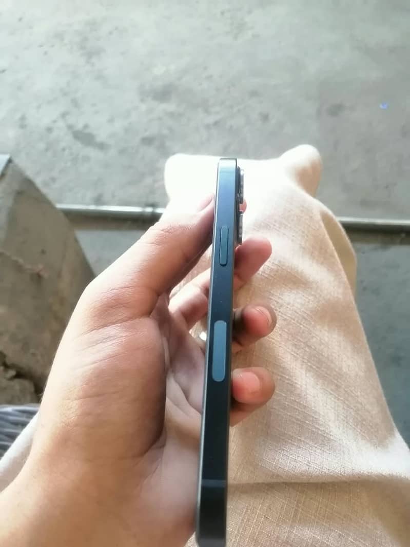 Apple iPhone 13 2