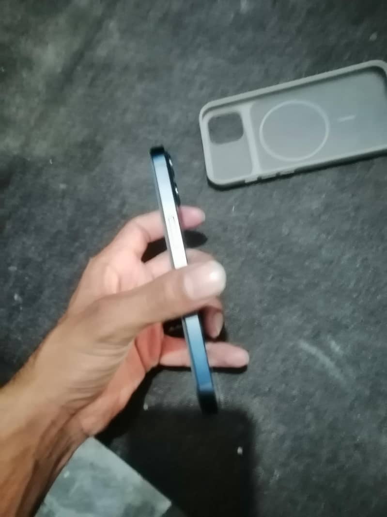 Apple iPhone 13 2
