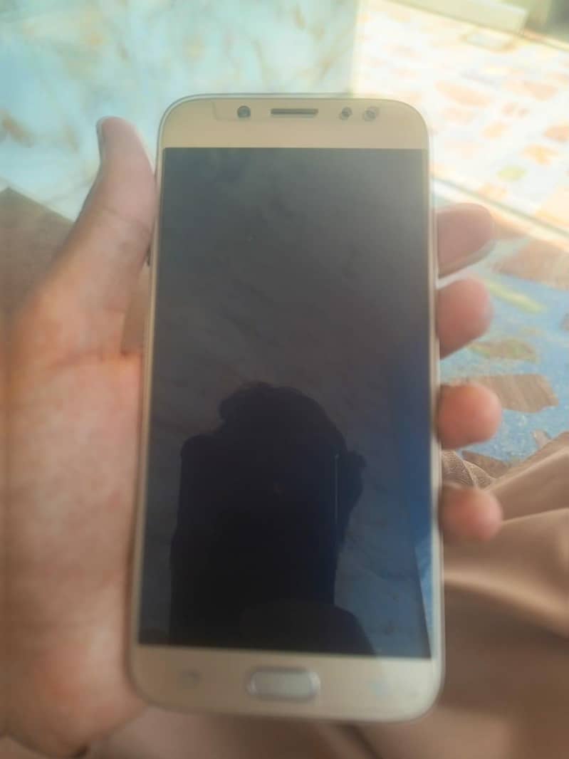 Samsung Mobile J7 0