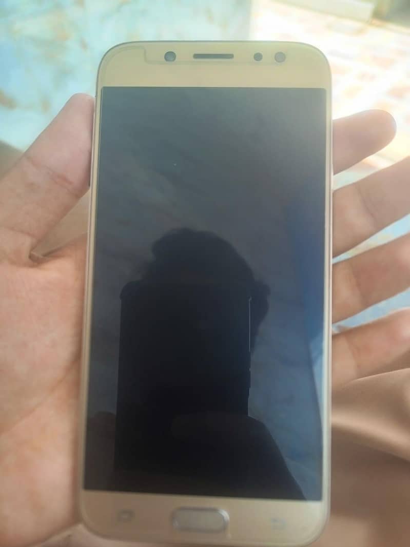 Samsung Mobile J7 1