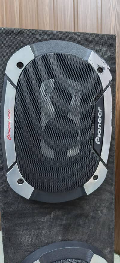 car speaker availabil Bhat achi halt k hai yeh ap car or every Mai b u