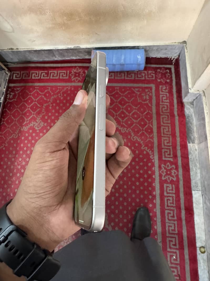 Google Pixel 9 4