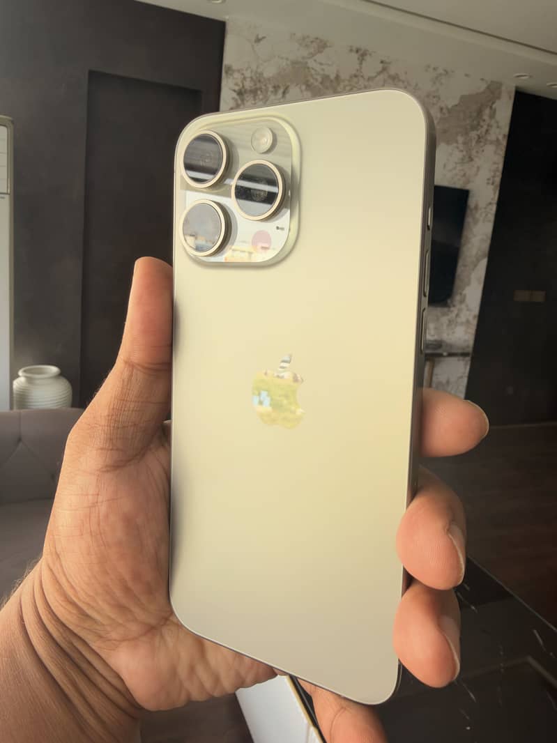 Apple iPhone 15 Pro Max 0