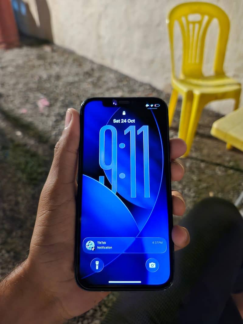 Apple iPhone 12 4