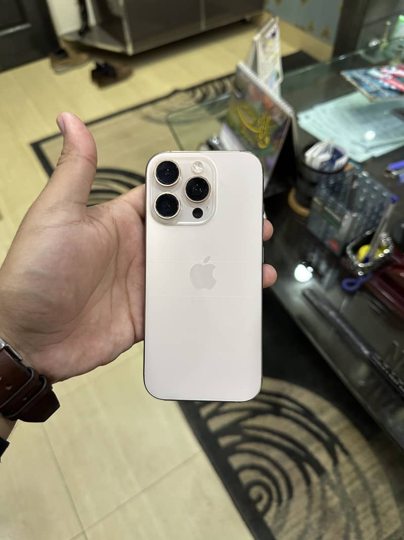 Apple iPhone 16 Pro 0