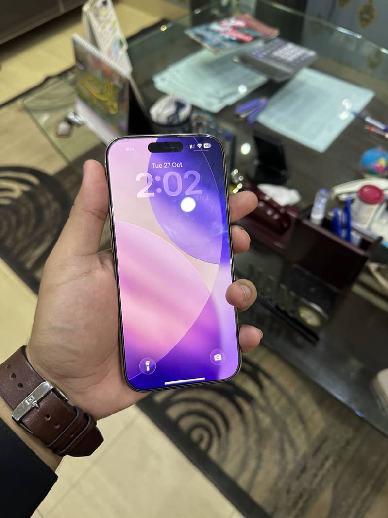 Apple iPhone 16 Pro 1