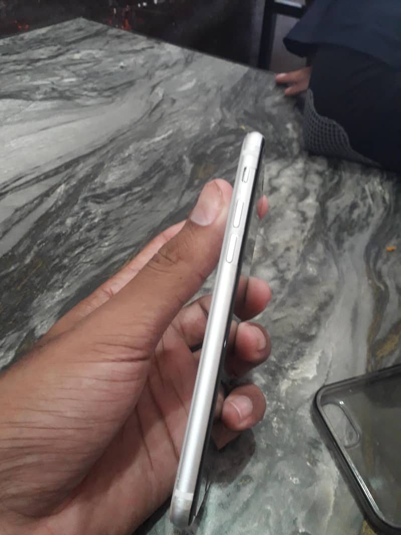 Apple iPhone SE 3