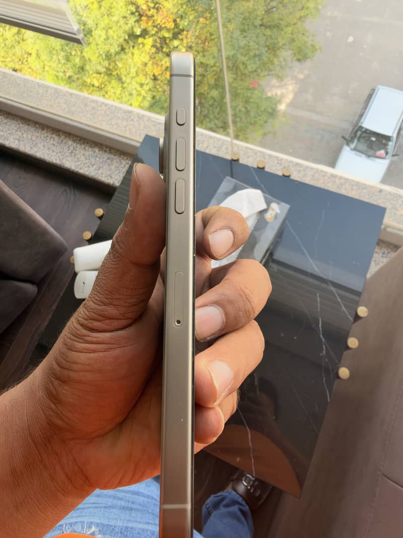 Apple iPhone 15 Pro Max 3