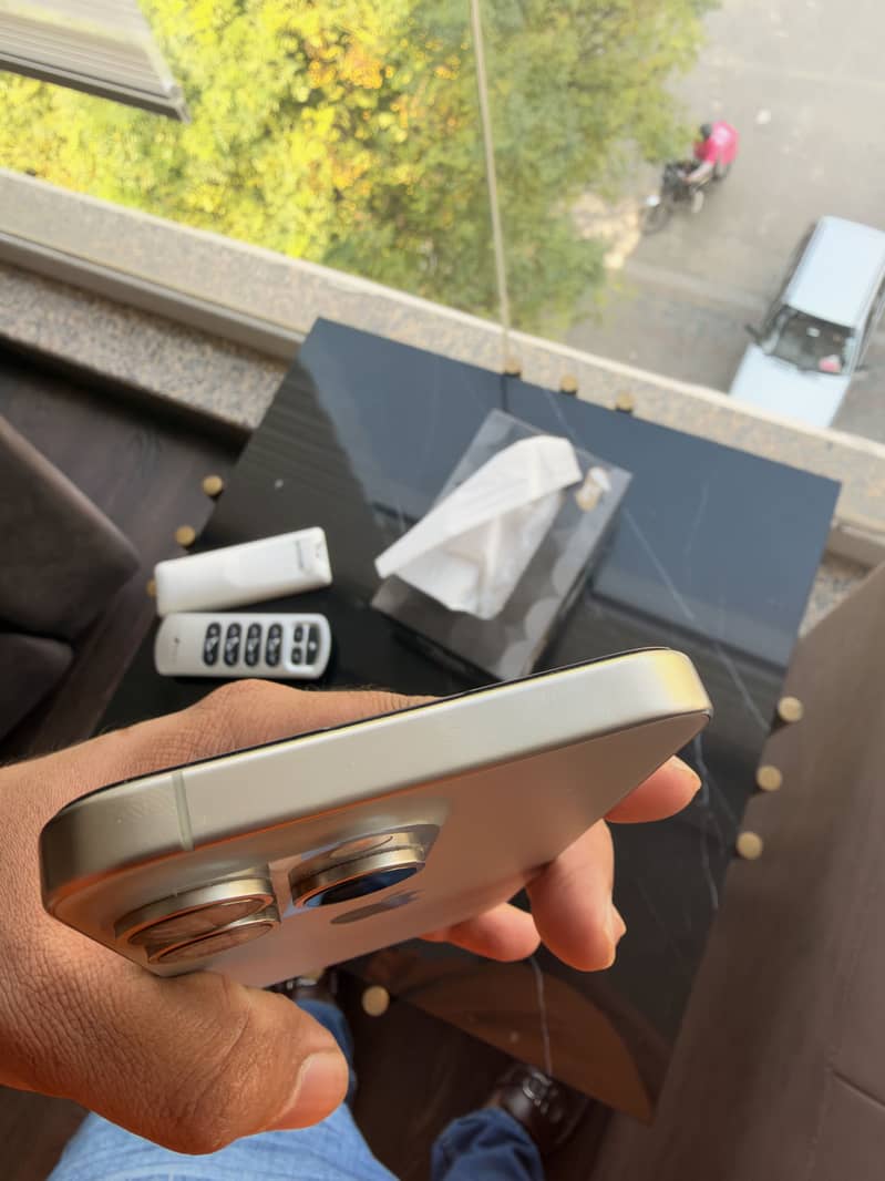 Apple iPhone 15 Pro Max 4