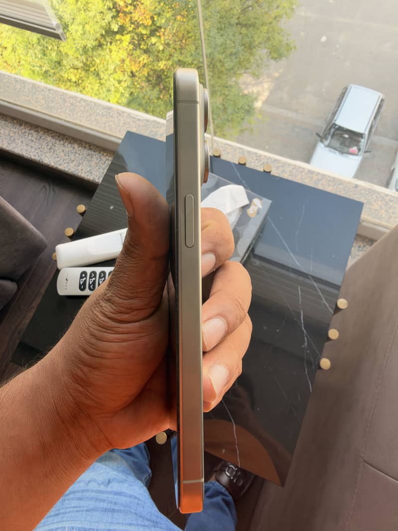 Apple iPhone 15 Pro Max 5