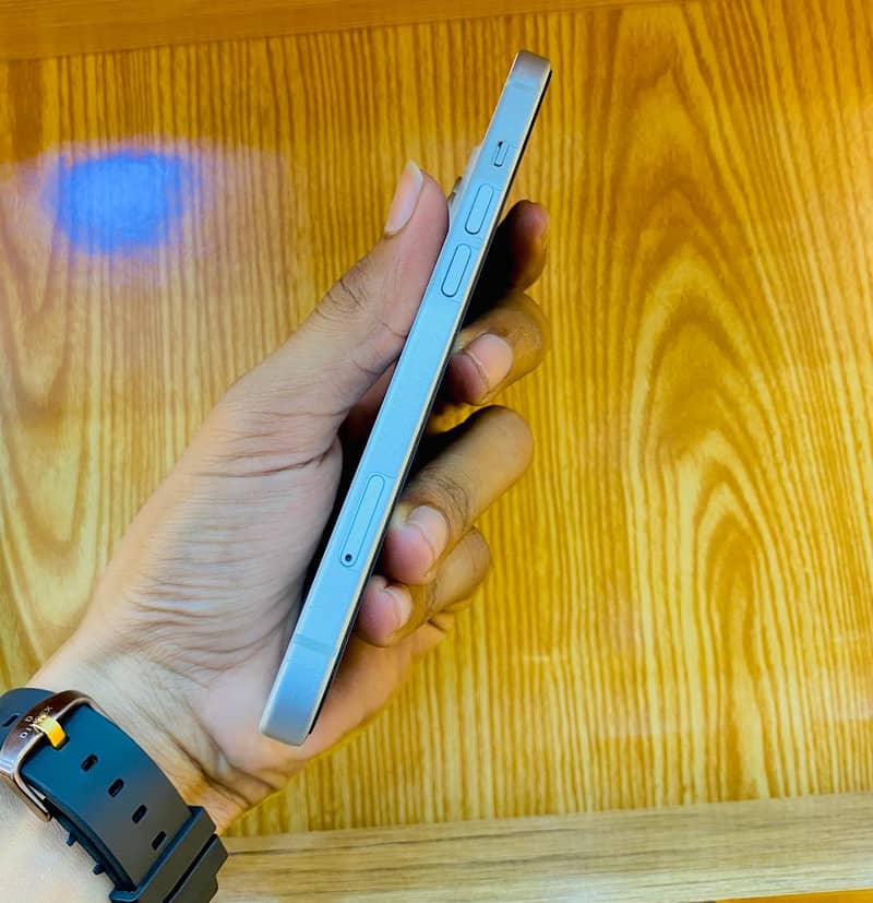 Apple iPhone 15 3