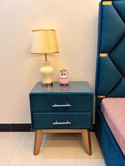 Luxury Teal Velvet Bedside Table with Glass Top – 2 Drawers